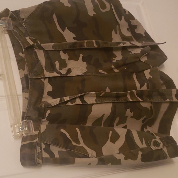 Camouflage Tie Belted Shorts - Picture 3 of 9